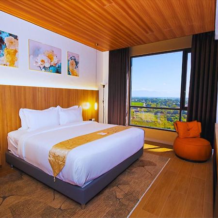Urdaneta Levo Hotel מראה חיצוני תמונה